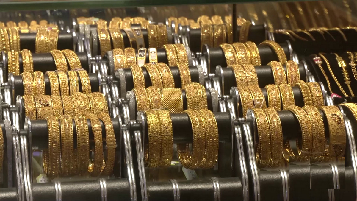 স্বর্ণের দাম কমলো ভরিতে ১৯২৫ টাকা, সোমবার থেকে নতুন দর জানুন