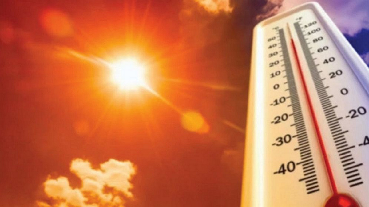 ৪২ ডিগ্রি তাপমাত্রা ও ঘূর্ণিঝড়ের হানা: জানাল আবহাওয়া অফিস