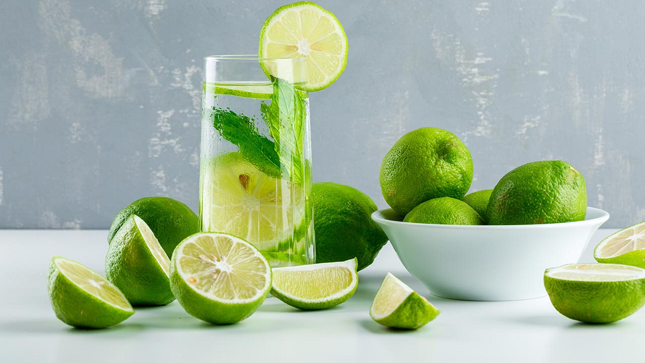 সঠিক নিয়মে লেবু খাচ্ছেন তো? জেনে নিন ৫ উপায়