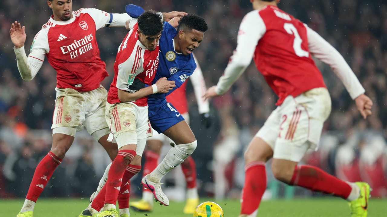 চেলসিকে স্তব্ধ করল আর্সেনাল: অন্তিম মুহূর্তের গোলে নাটকীয় জয়