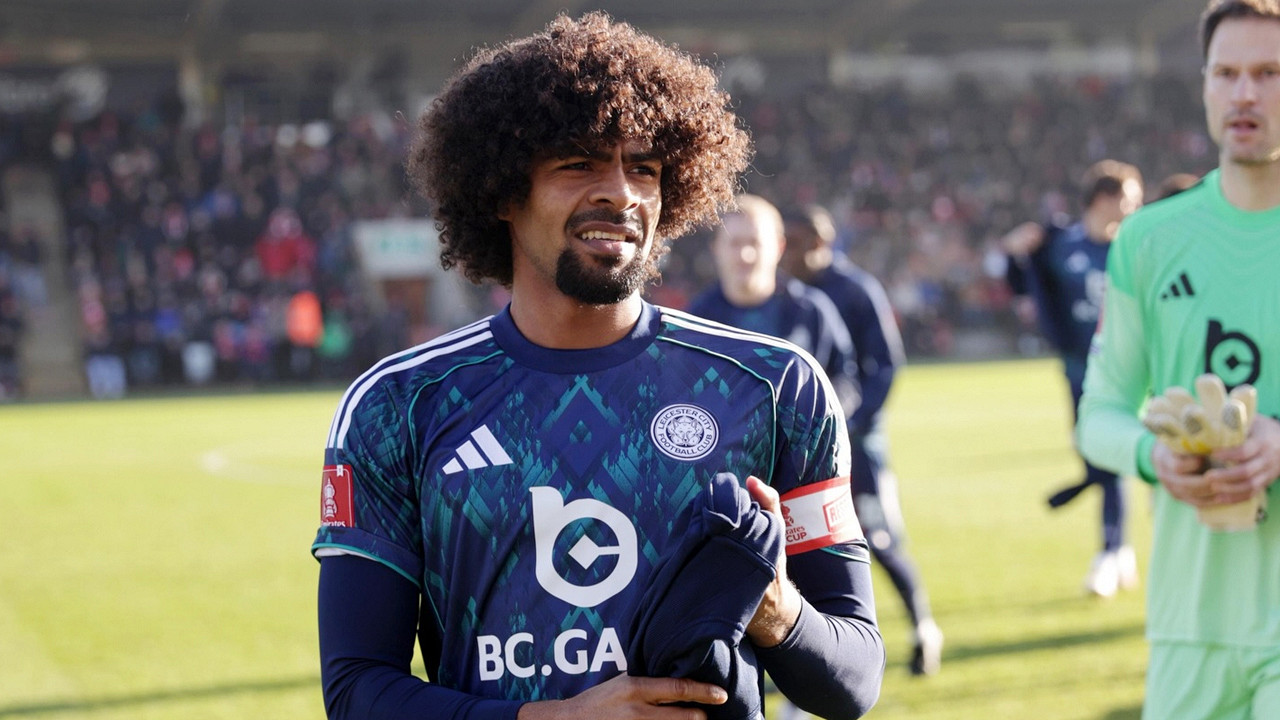 মাঠের বাইরে হামজা চৌধুরী: বড় ধাক্কা খেল বাংলাদেশ ও লেস্টার সিটি