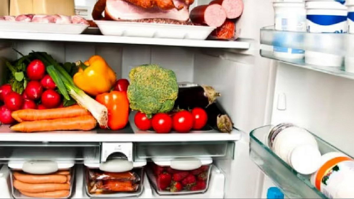 ফ্রিজে রাখা খাবার খাচ্ছেন? স্বাস্থ্যঝুঁকি নিয়ে নতুন সতর্কবার্তা চিকিৎসকদের