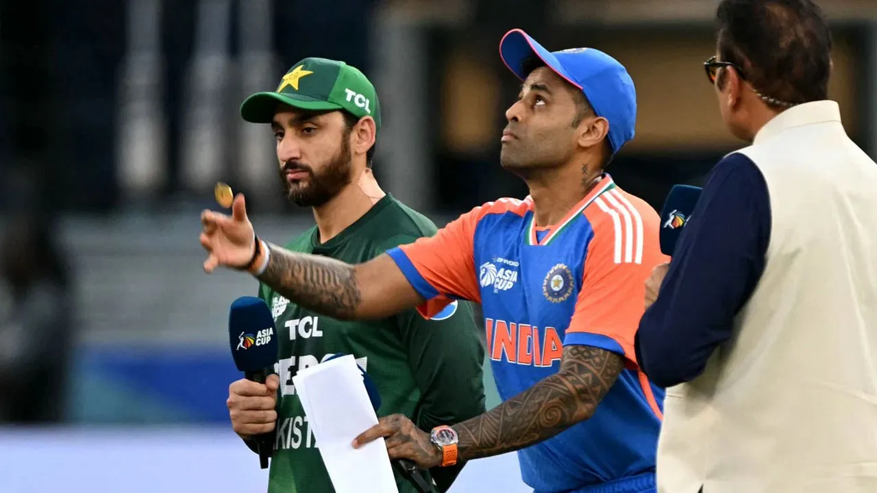ভারত-পাক ম্যাচ: পাকিস্তান নয়, আইসিসি-ই কি নতিস্বীকার করল?