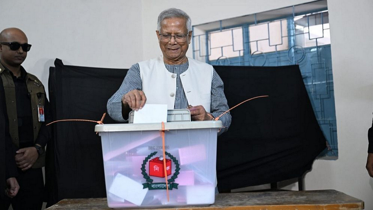 ‘ঈদের মতো উৎসব চলছে’: ভোট দিয়ে বললেন ড. ইউনূস