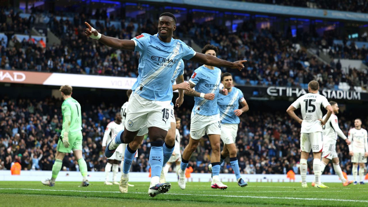 ম্যানসিটির ‘বিরক্তিকর’ জয়, গোলবন্যায় হাসল লিভারপুল