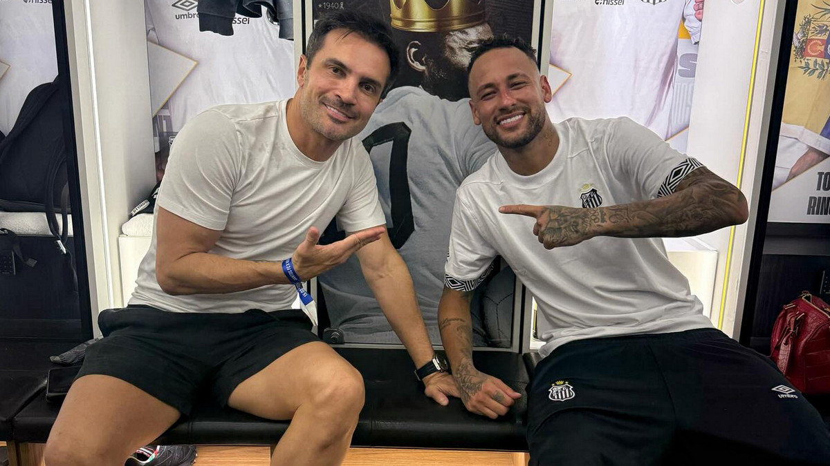 মাঠে ফিরেই নেইমার ম্যাজিক: বড় জয়ে কোয়ার্টারে সান্তোস