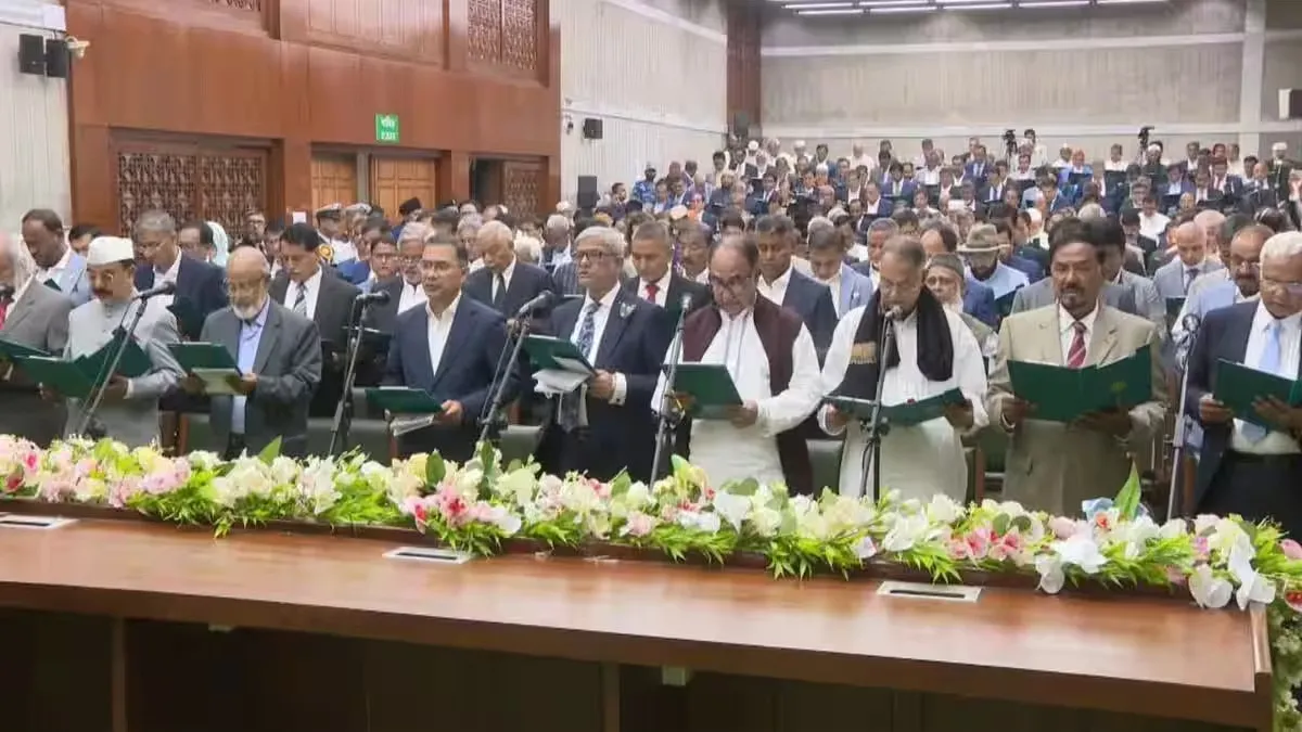 শপথ নিলেও একমত নয় বিএনপি! সংবিধান সংস্কারে কেন নতুন মোড়?
