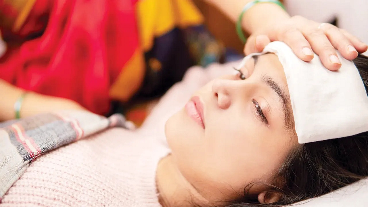 সর্দি-জ্বর বা ঠান্ডা লাগলে কী করবেন? বিশেষজ্ঞের পরামর্শ