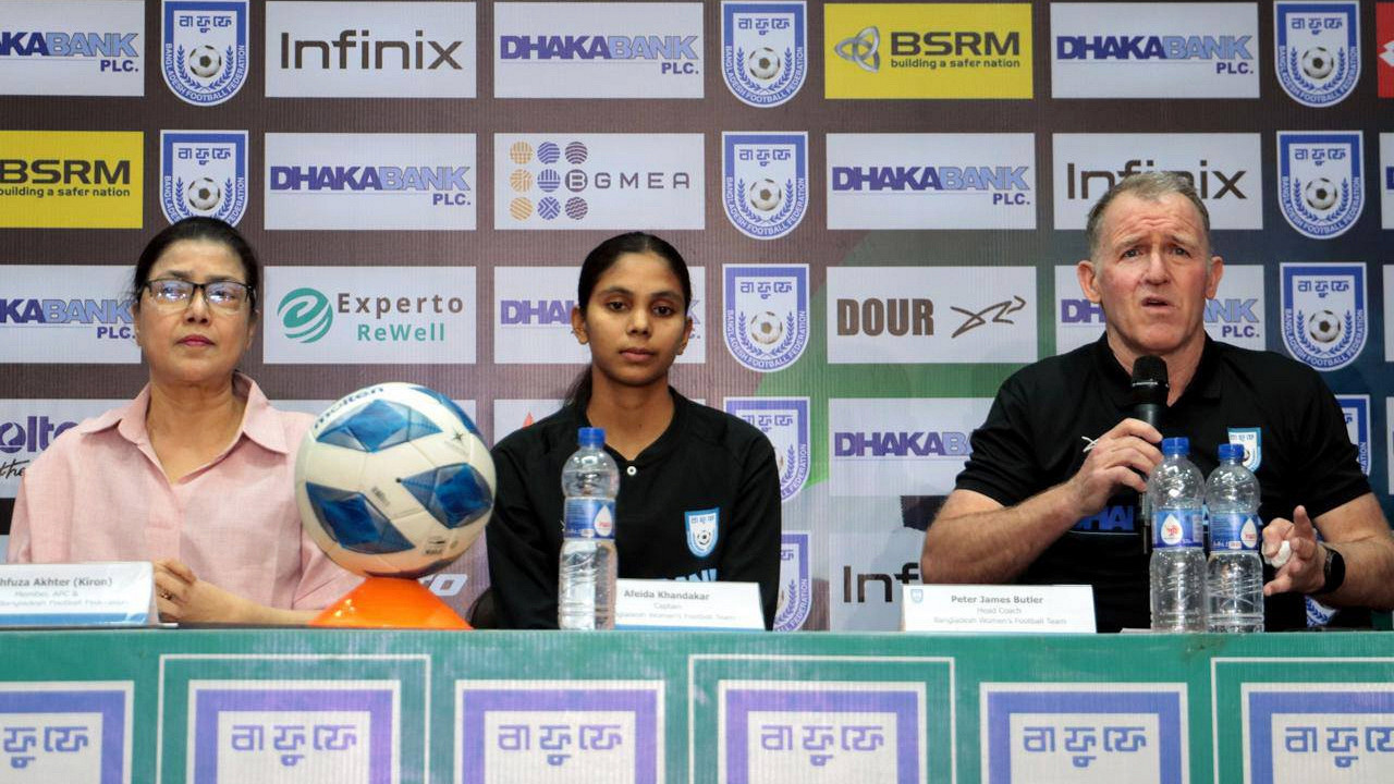 বাটলার নাকি বাফুফে: এশিয়া কাপের আগে কে সত্য বলছেন?