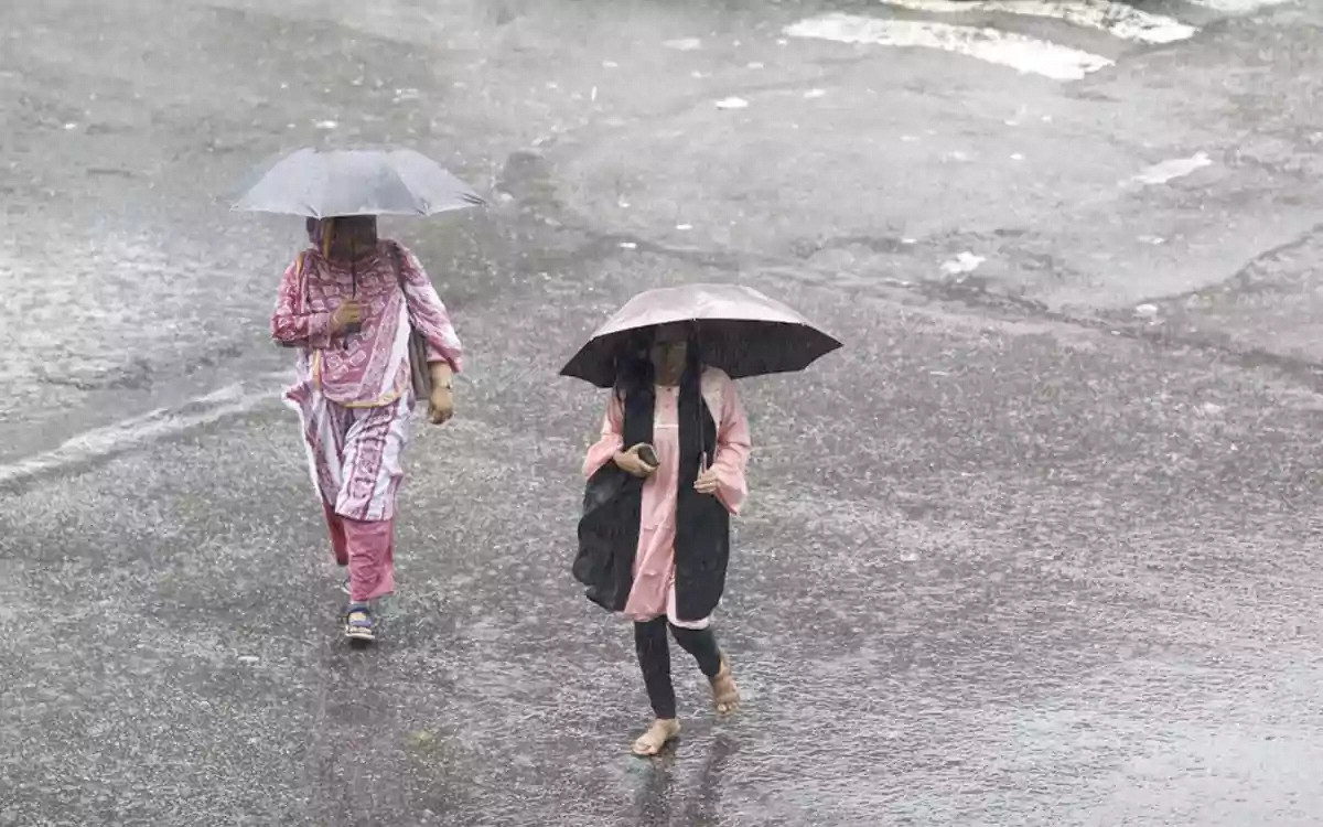 সাগরে লঘুচাপ: ৪ বিভাগে বজ্রসহ বৃষ্টির পূর্বাভাস