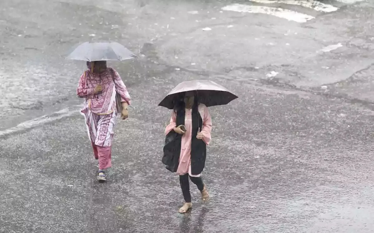 সাগরে লঘুচাপ: ৪ বিভাগে বজ্রসহ বৃষ্টির পূর্বাভাস