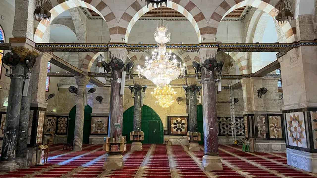 আল-আকসায় তারাবি বন্ধ: জরুরি অবস্থার নামে চরম কড়াকড়ি