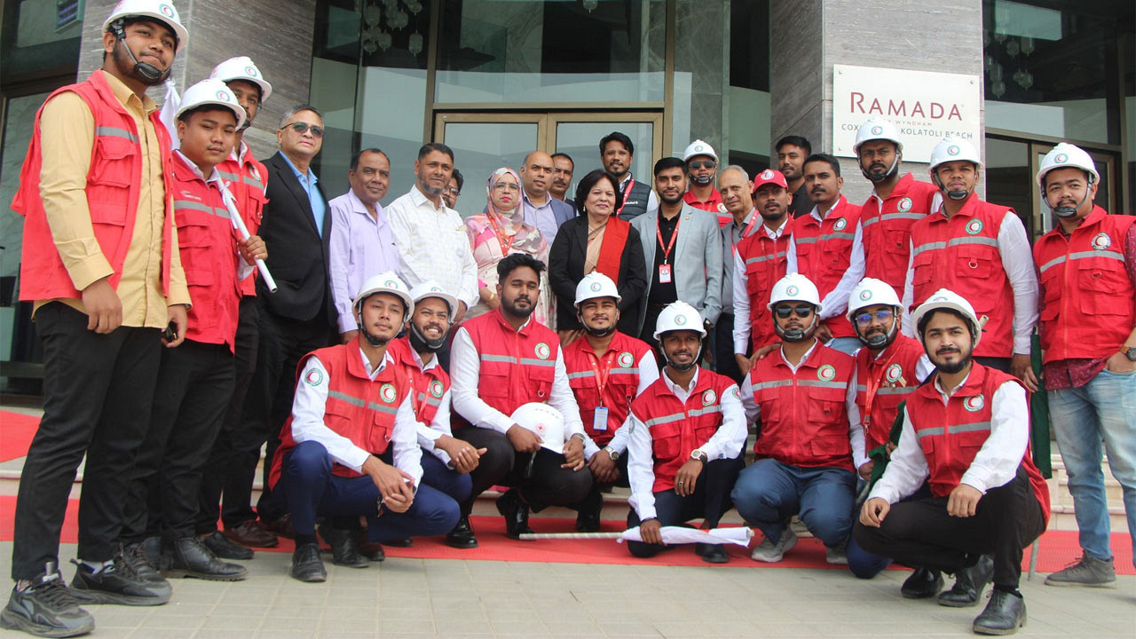 রেড ক্রিসেন্টে ৬০ হাজার বেতনে চাকরি, আবেদন ৪৫ পর্যন্ত