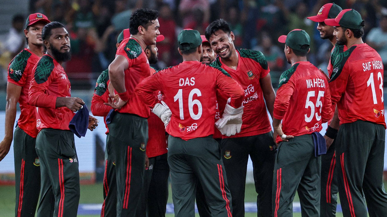 পাকিস্তানের একাদশে ৩ অভিষেক, বাংলাদেশের একাদশে ৩ পেসার