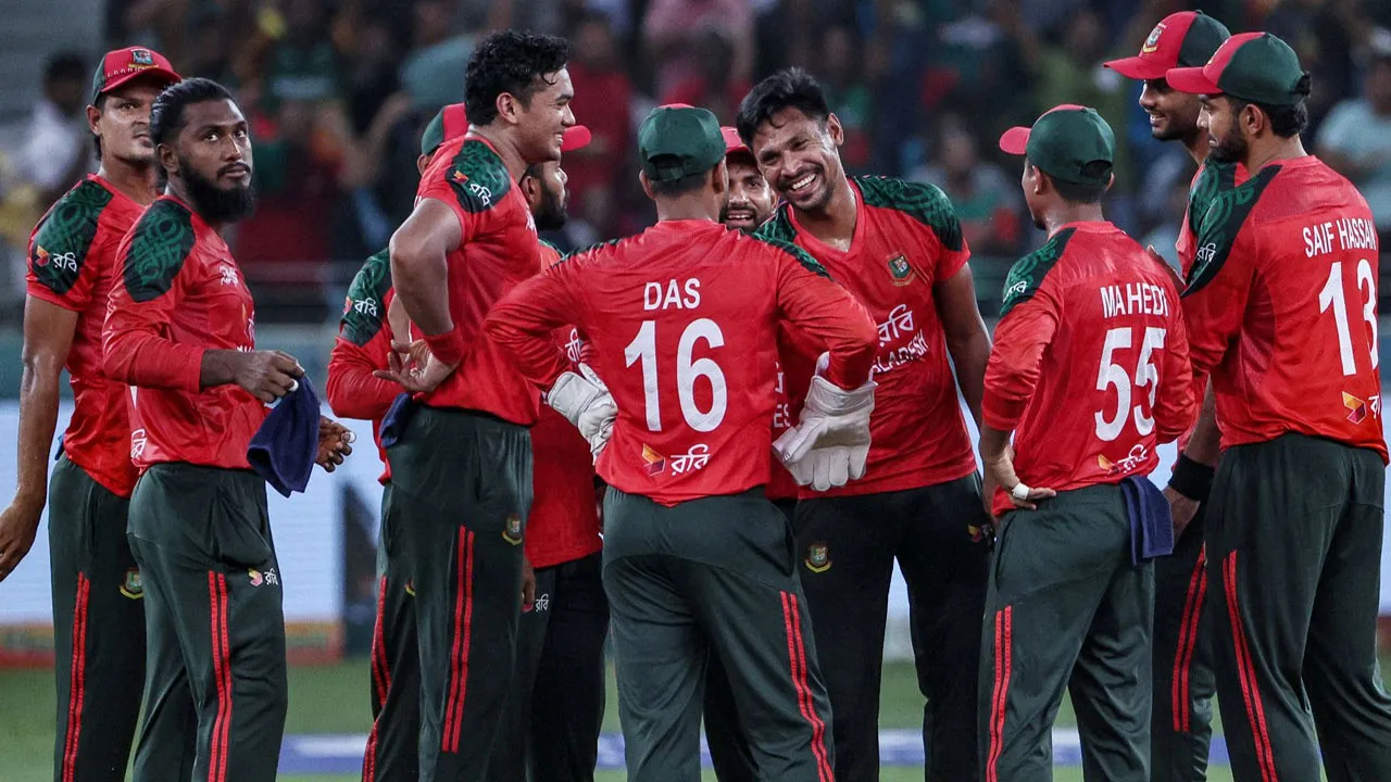 পাকিস্তানের একাদশে ৩ অভিষেক, বাংলাদেশের একাদশে ৩ পেসার