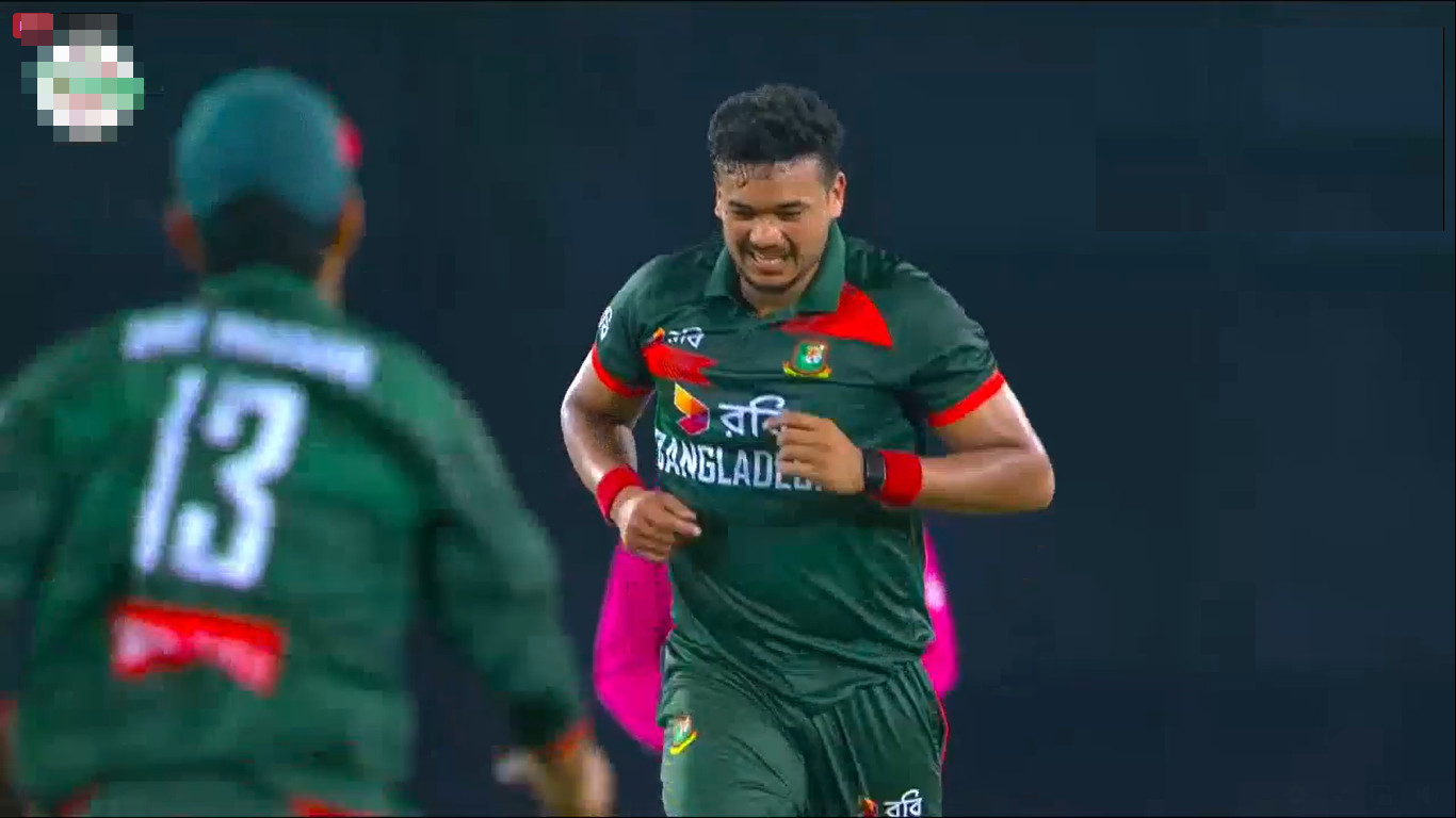 বাংলাদেশ বনাম পাকিস্তান: ৩ ওভাবে ৩ উইকেট, সরাসরি দেখুন Live