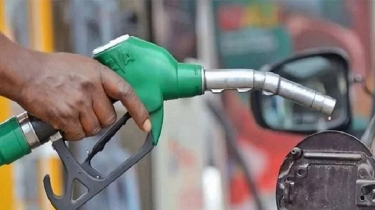 দেশজুড়ে বন্ধ হতে চলেছে সব পেট্রোল পাম্প