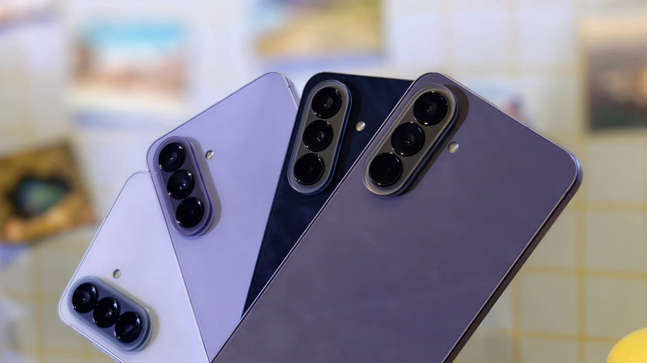 স্মার্টফোন দুনিয়ায় কাঁপন! Samsung A57 ও A37-এর দাম কত?