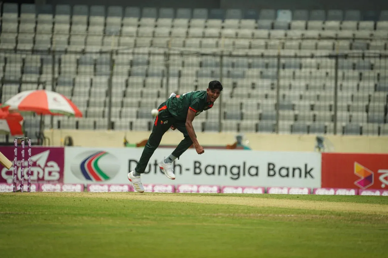 বাংলাদেশ বনাম নিউজিল্যান্ড: নাহিদের গতির ঝড়, দেখুন Live