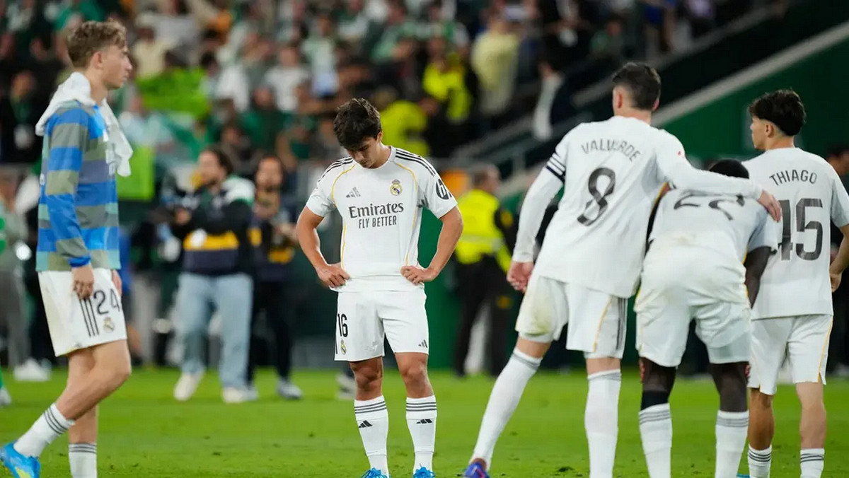 বেটিসের মাঠে রিয়ালের পয়েন্ট বিসর্জন, হাসি বার্সার