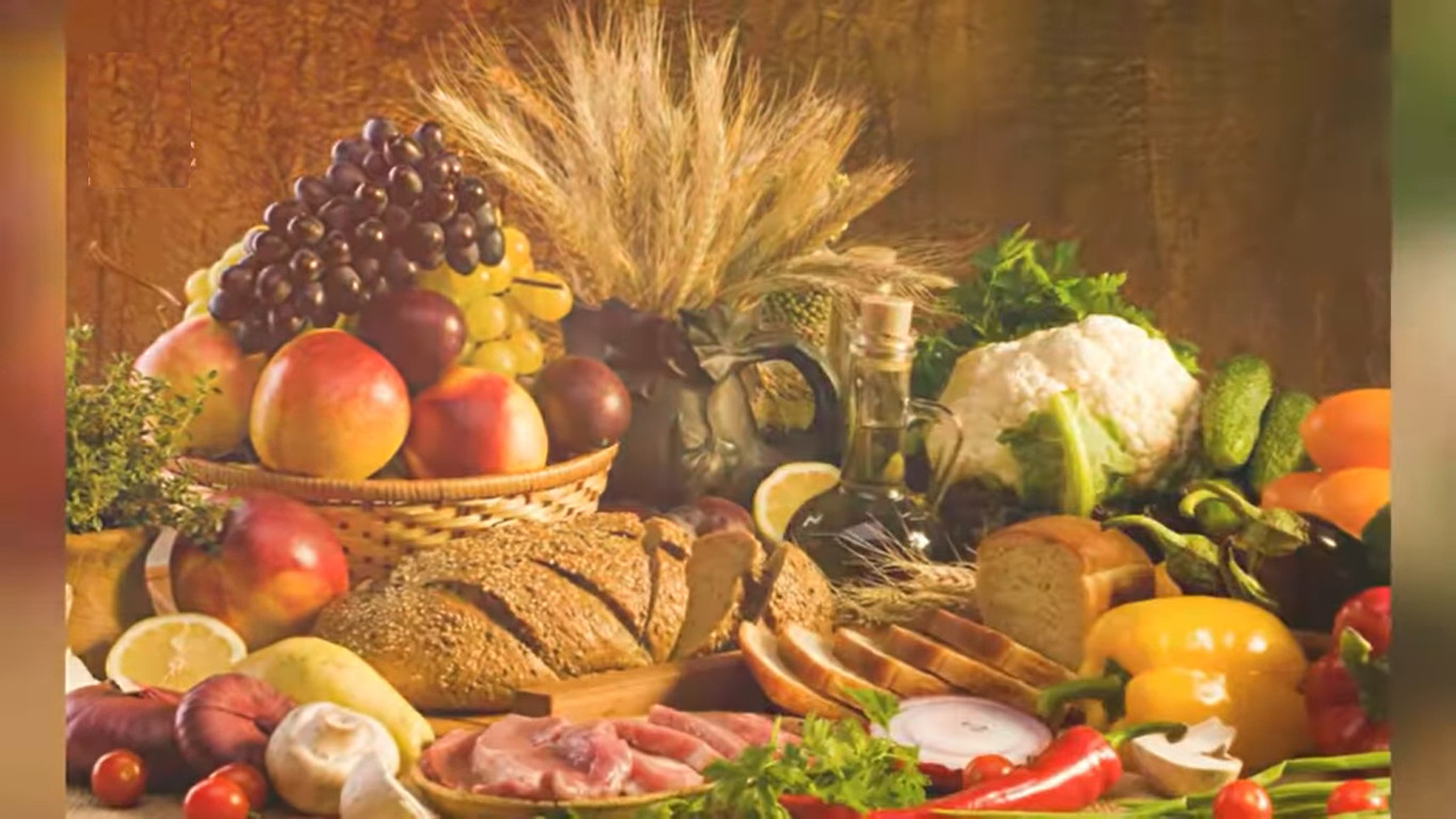 সুস্থ থাকতে খালি পেটে কি খাবেন? সেরা ১০ খাবারের তালিকা