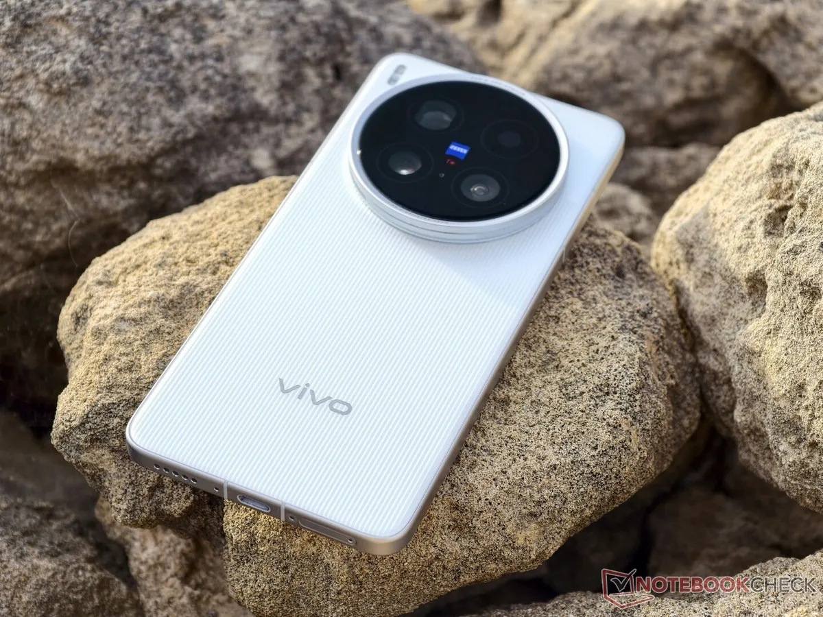 ২০০ মেগাপিক্সেল জুম নিয়ে এল vivo X300 Ultra: দাম ও ফিচার