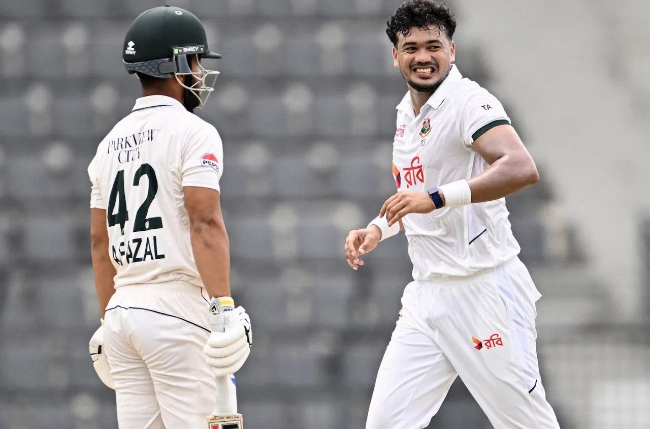 বাংলাদেশ বনাম পাকিস্তান: তাসকিনের তোপে চাপে পাকিস্তান, সরাসরি দেখুন এখানে