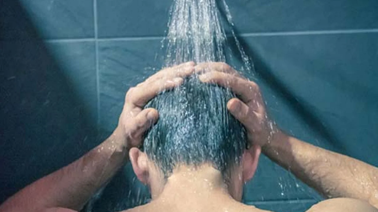 ফরজ গোসলের সঠিক পদ্ধতি: রাসূলুল্লাহ (সা.)-এর সুন্নাহ অনুযায়ী যেভাবে গোসল করবেন
