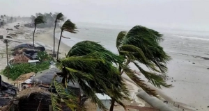 রাত বাড়তেই দুর্যোগের শঙ্কা: ৬০ কিমি বেগে ধেয়ে আসছে দমকা হাওয়া