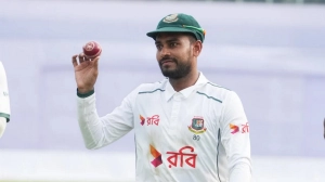 বাংলাদেশ বনাম জিম্বাবুয়ে: জয়ের পথে জিম্বাবুয়ে, লড়াই করছে মিরাজ