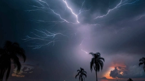 বজ্রপাতের ঝুঁকি বাড়ছে: রক্ষা পাওয়ার কার্যকর উপায়