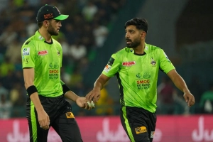 বোলিং করার সময় মাঠেই মারা গেলেন পাকিস্তানের তারকা পেসার