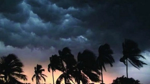 ৬০ কিলোমিটার বেগে ঝড়ের আশঙ্কা: ১৫ অঞ্চলে সতর্কতা