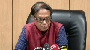 দুর্বল ব্যাংকের আমানতকারীদের জন্য গভর্নরের সুনির্দিষ্ট বার্তা