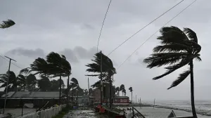 আজ রাত ১টার মধ্যেই ১৪ অঞ্চলে ৬০ কিমি বেগে ধেয়ে আসছে ঝড়