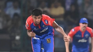 দিল্লি না মুম্বাই: ম্যাচ মাঠে না গড়ালে, যে দল উঠবে প্লে-অফে