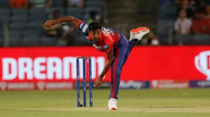 আইপিএলে সাকিবকে ছাড়িয়ে শীর্ষে মুস্তাফিজ, স্টার্কও পিছনে