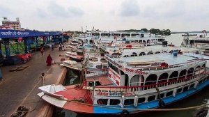 বঙ্গোপসাগরে বিপদ সংকেত, বন্ধ সব নৌযান চলাচল