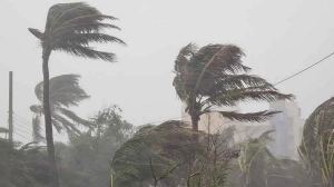 রাতের আঁধারেই হানা দিতে পারে ঝড়, ১০ অঞ্চলে সতর্কতা