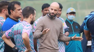 সমর্থকদের তোপের মুখে কোচ কাবরেরা, পদত্যাগ চান কর্মকর্তারাই