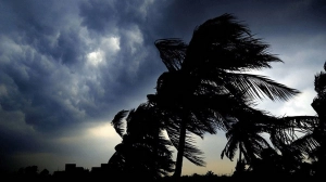 সন্ধ্যার মধ্যে ৬০ কিমি বেগে ঝড়ের আশঙ্কা, সতর্ক ৭ জেলার নদীবন্দর