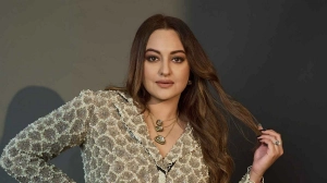 “দুটো হাত চেপে ধরেছিল” — সোনাক্ষীর ভয়ংকর রাতের বর্ণনা
