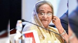 বিচারপতিদের কথায় হাসিনার পক্ষ থেকে সরে দাঁড়ালেন আইনজীবী