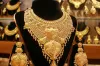দেশের বাজারে একলাফে কমলো সোনার দাম, জানুন এখন সোনার ভরি কত
