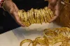 দারুন সুখবর: এক লাখের নিচে নেমে আসতে পারে সোনা!