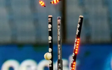 অবিশ্বাস্য বিশ্ব রেকর্ড:১ ওভারে ৫ উইকেট নিয়ে গড়লো নতুন ইতিহাস