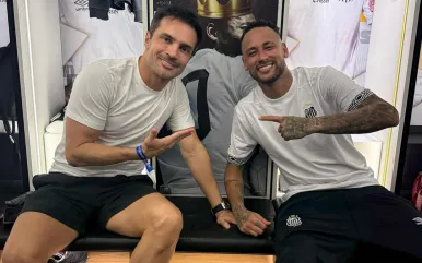 মাঠে ফিরেই নেইমার ম্যাজিক: বড় জয়ে কোয়ার্টারে সান্তোস