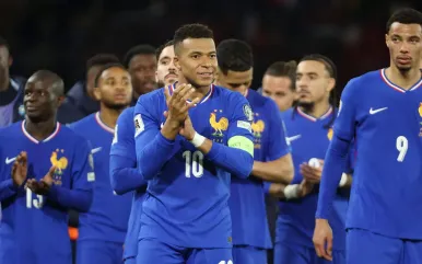 বিশ্বকাপের আগে বড় ধাক্কা: চোট পেয়ে মাঠ ছাড়লেন এমবাপে