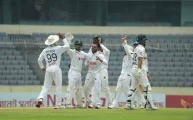 চলছে বাংলাদেশ বনাম পাকিস্তান প্রথম টেস্ট: তৃতীয় দিনের খেলা দেখুন সরাসরি